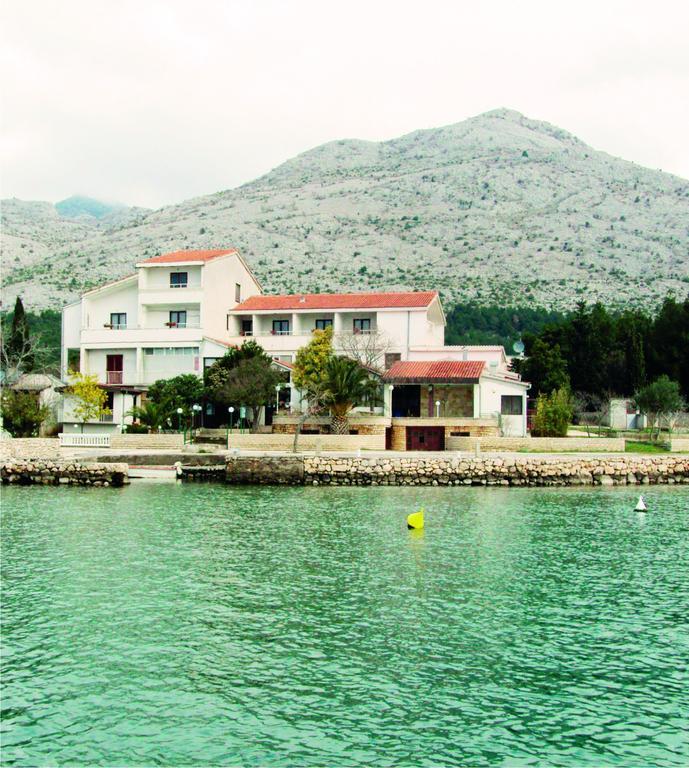 Couette-café Miramar 3*